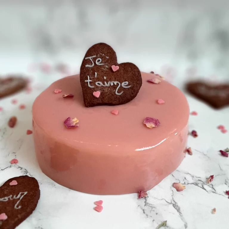 gateau saint valentin végan vendée rose litchi biscuit personnalisé