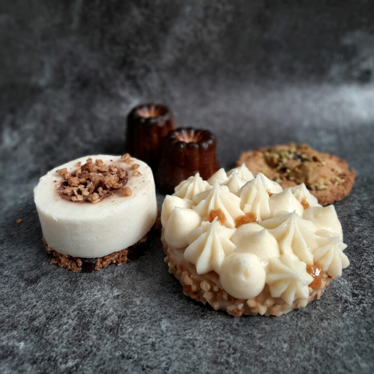 Coffret de pâtisseries végannes déssert végan et végétal en Vendée à la Roche sur Yon